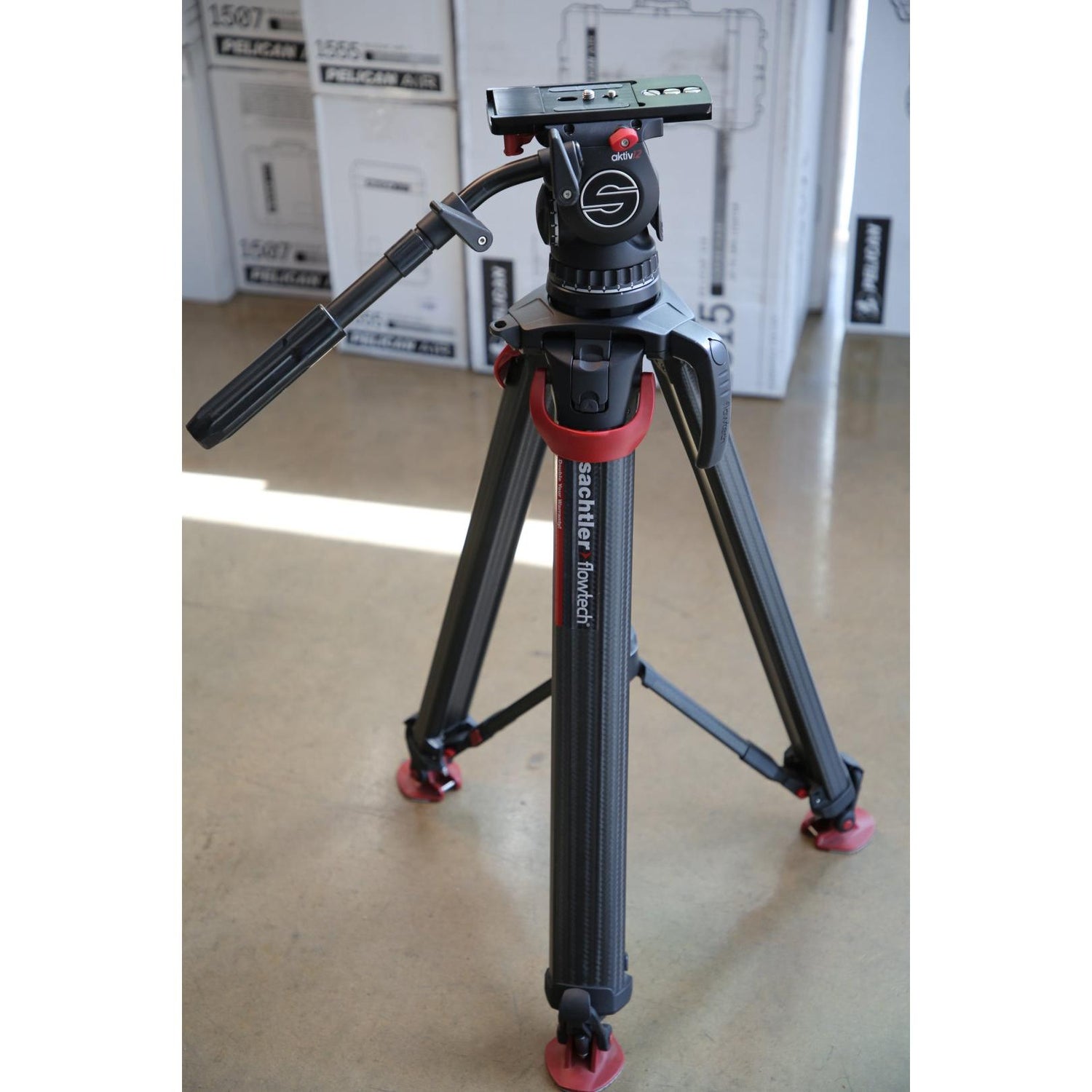 Sachtler System aktiv12T and flowtech 100 with Mid-Level Spreader - Preowned