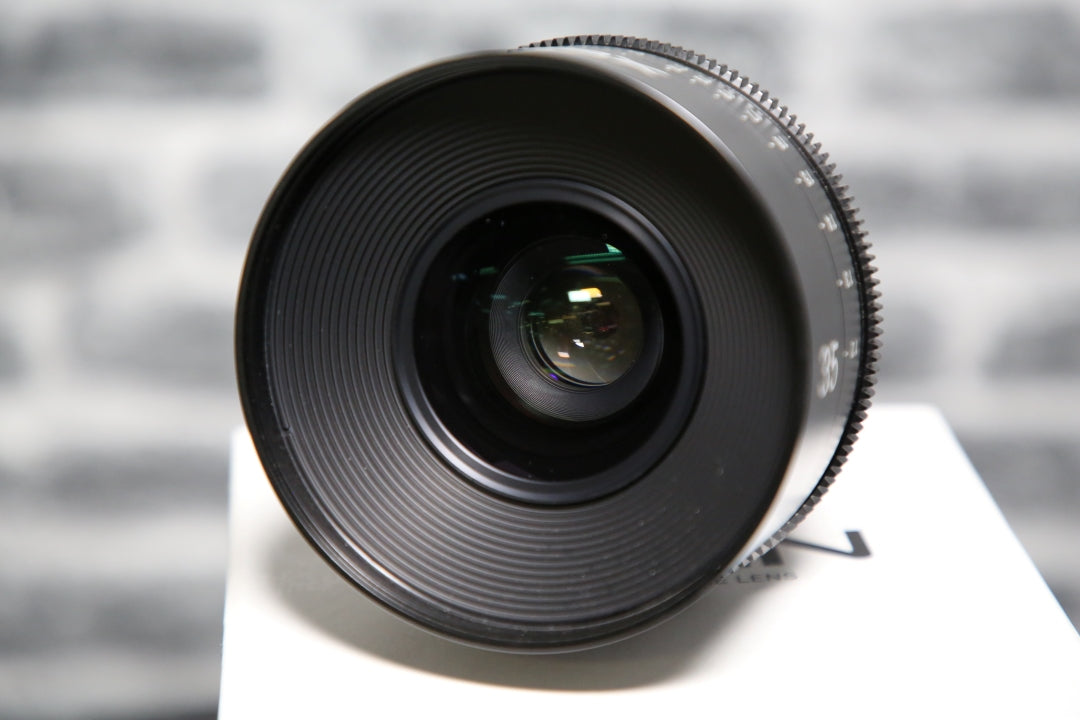 XEEN 35mm T1.5 Cine lens EF mount - Open Box