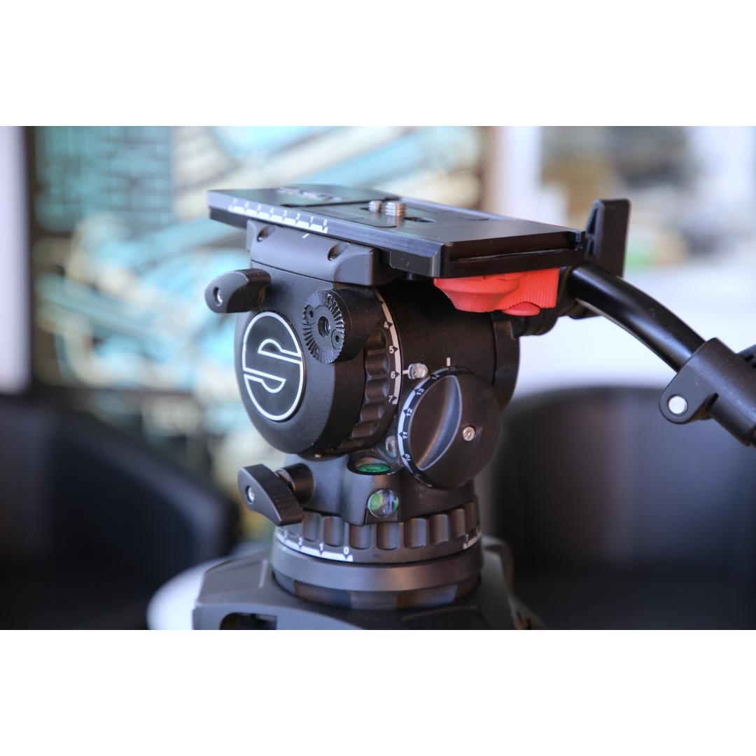 Sachtler System aktiv12T and flowtech 100 with Mid-Level Spreader - Preowned