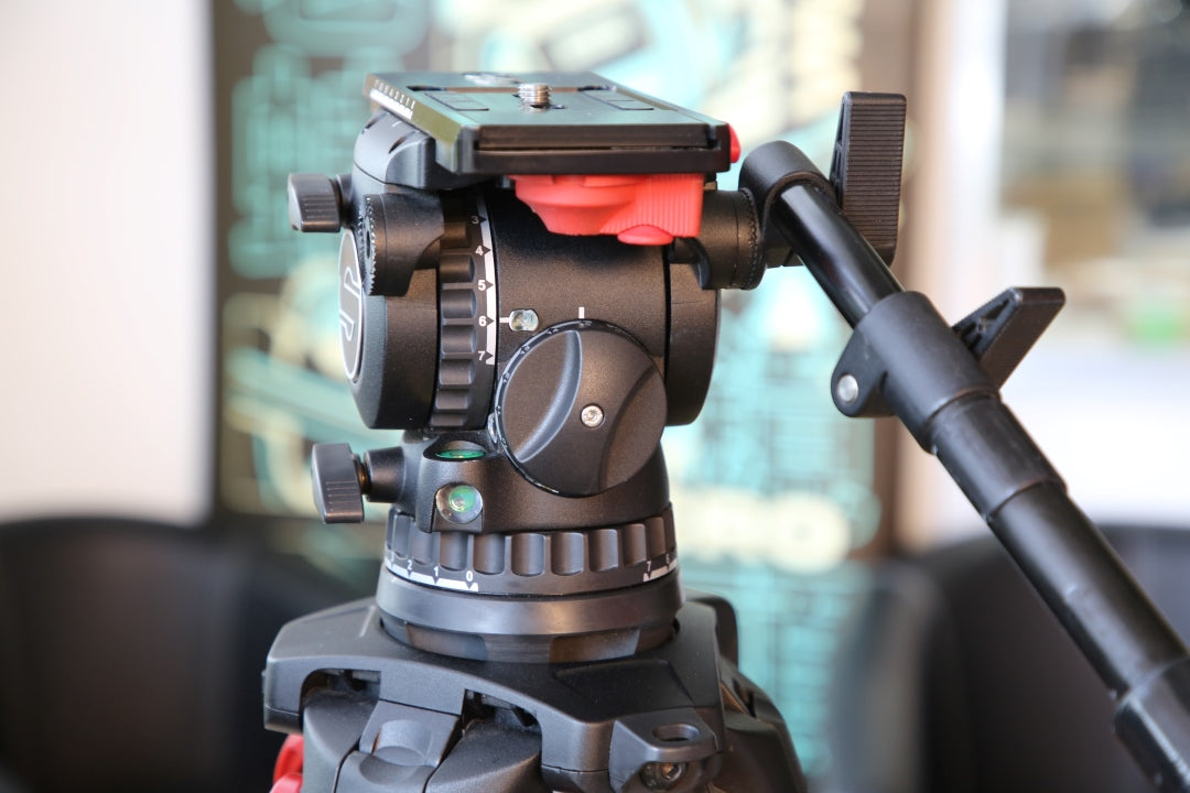 Sachtler aktiv12T Pre-Owned Head with Flowtech 100 MS Carbon Fibre Tripod