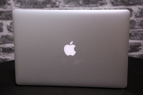 Apple 15" Mac Book Pro (2015) - Preowned