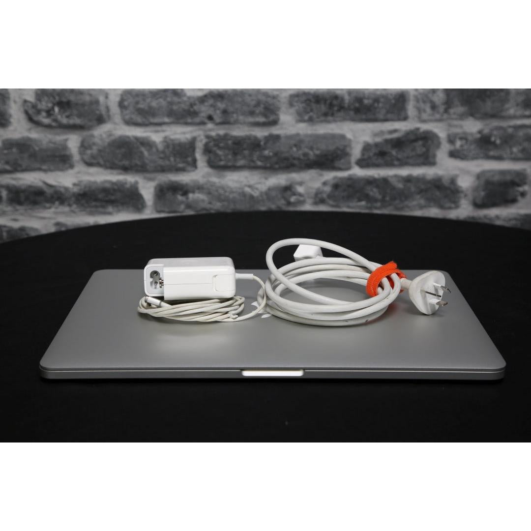Apple 15" Mac Book Pro (2015) - Preowned