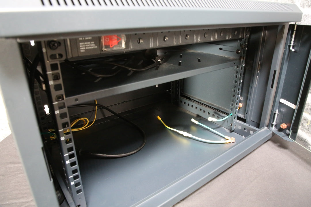 4CABLING 6RU W600mm x D450mm Wall Mount Server Rack - Ex Demo
