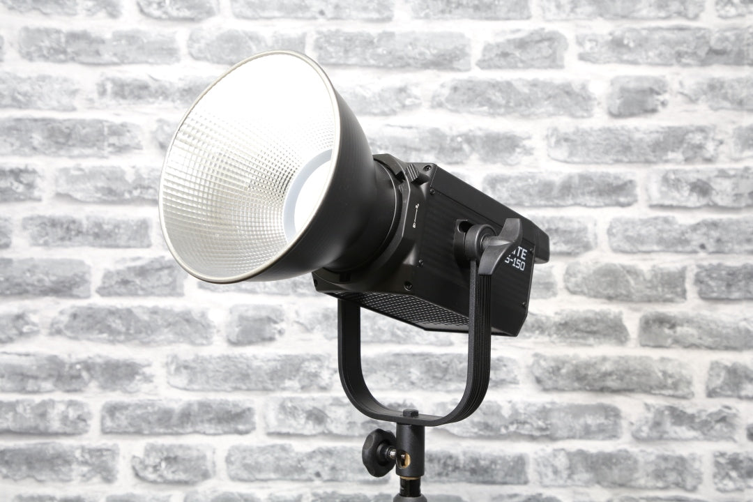 Nanlite FS-150 Daylight LED Light + Softbox + Light Stand kit - Ex Demo