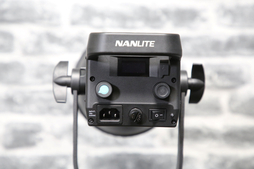 Nanlite FS-150 Daylight LED Light + Softbox + Light Stand kit - Ex Demo